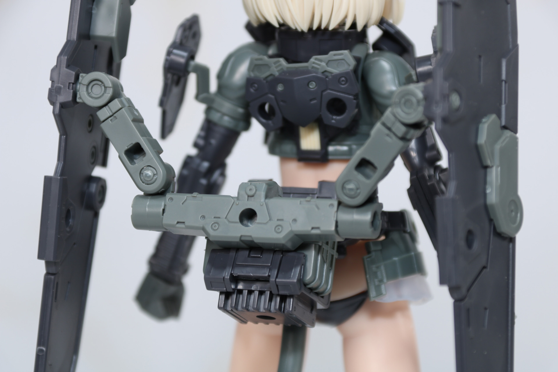 バックパックにムーバブル・バインダーの基部が接続されている