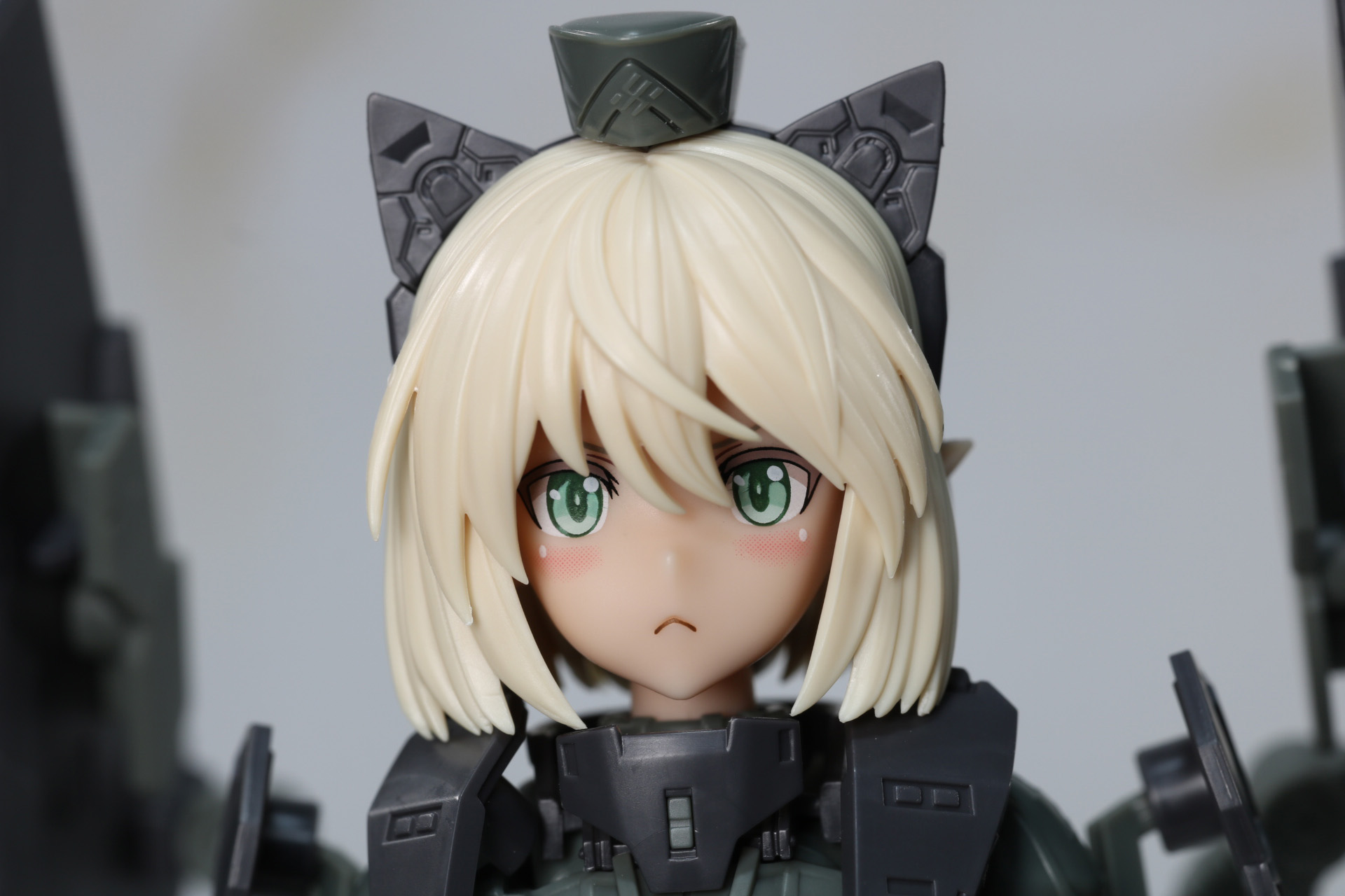 キリッとした「通常顔」