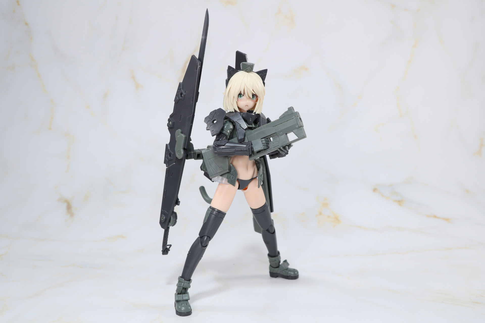 ライフルを構えたポージング