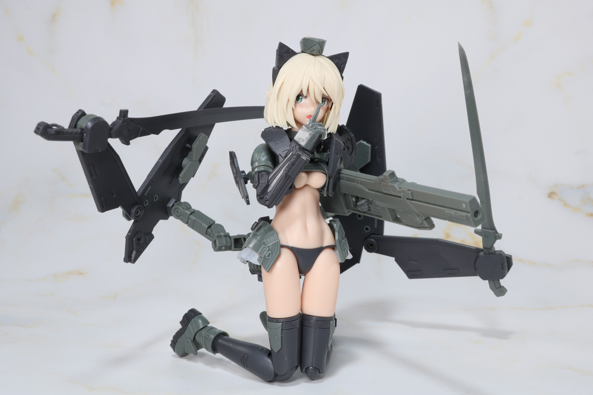 ムーバブル・バインダーによる剣と大型長刀の二刀流も可能