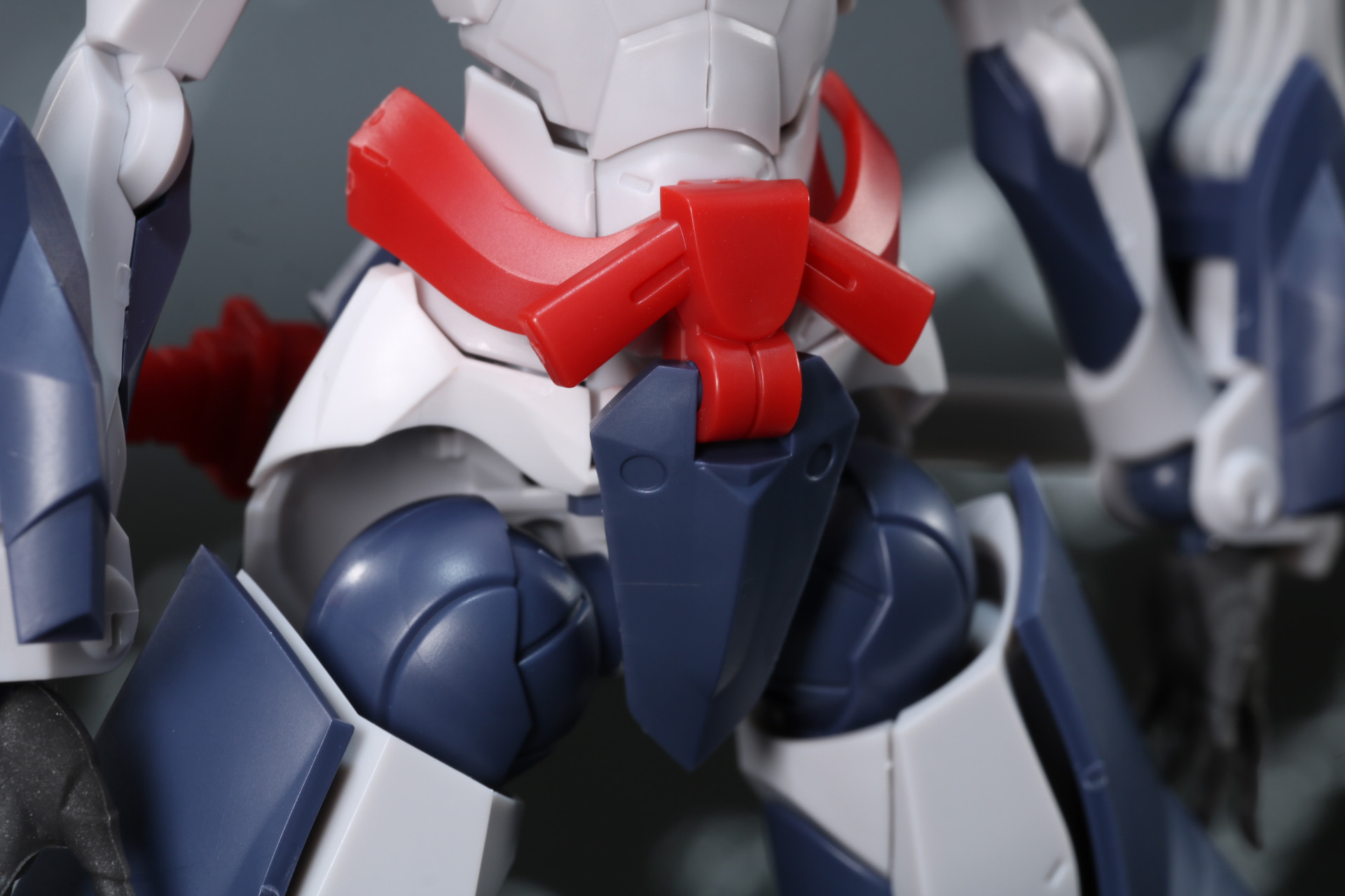 帯のような腰部アクセサリ