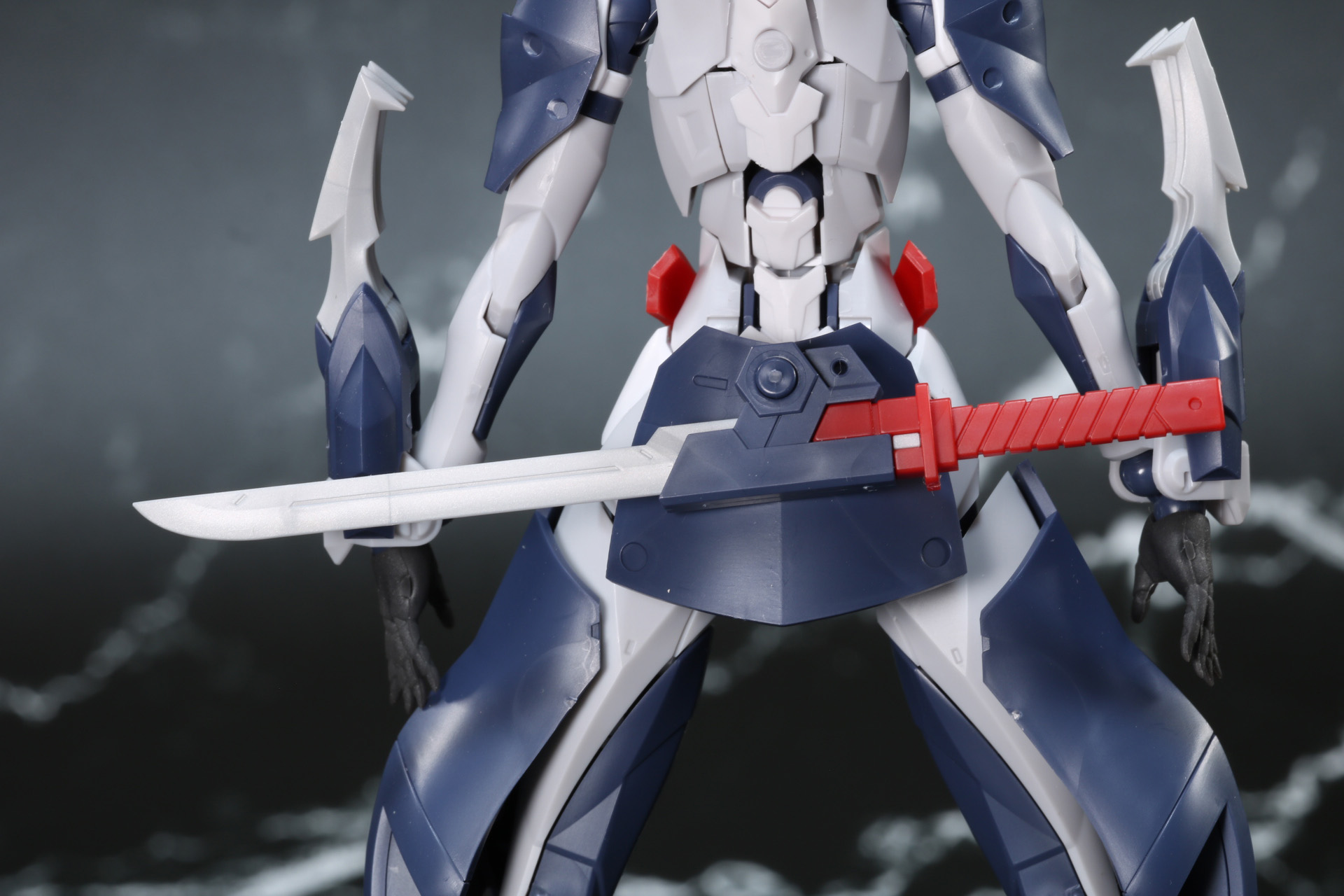 腰部に刀をマウントができる