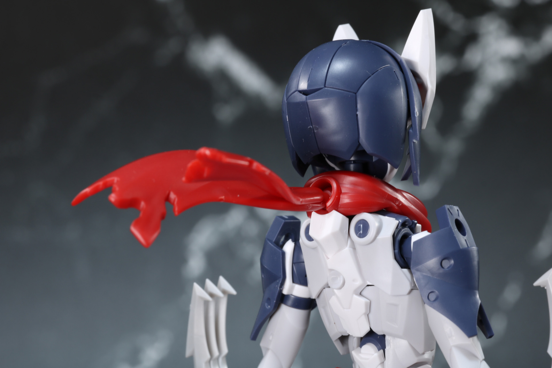 マフラーの可動。ボールジョイントで角度調整が可能