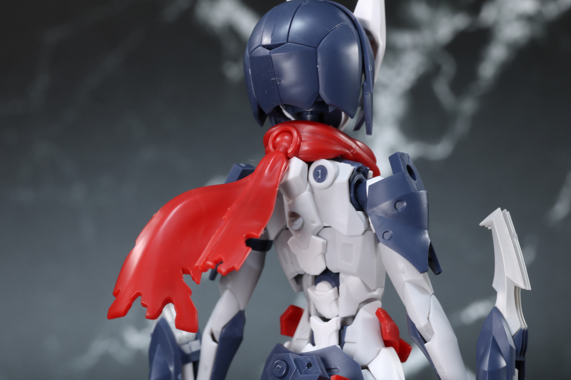 マフラーの可動。ボールジョイントで角度調整が可能