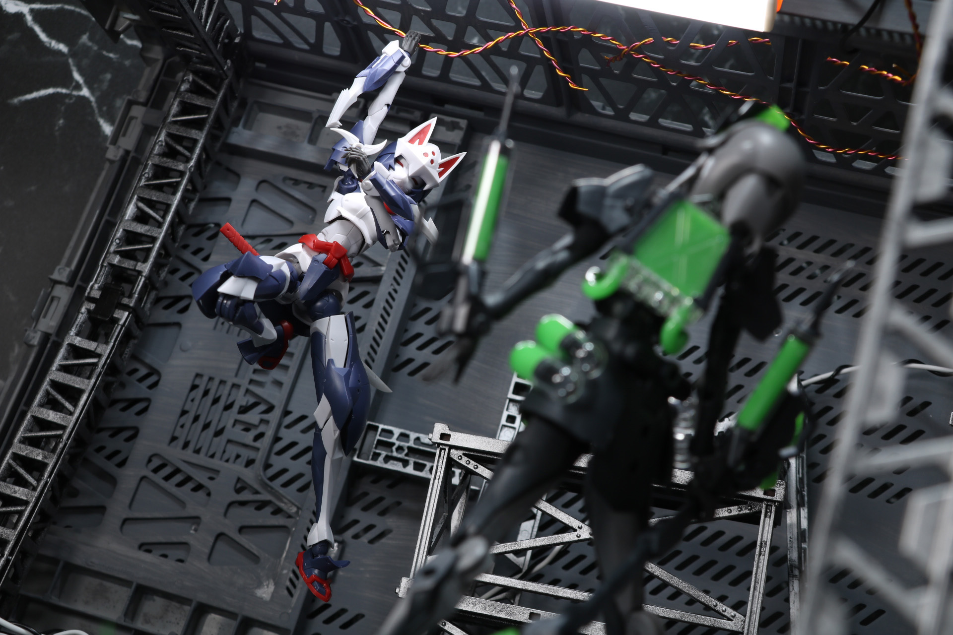 巡回する敵と遭遇。すぐに身をひるがえし、攻勢にでる