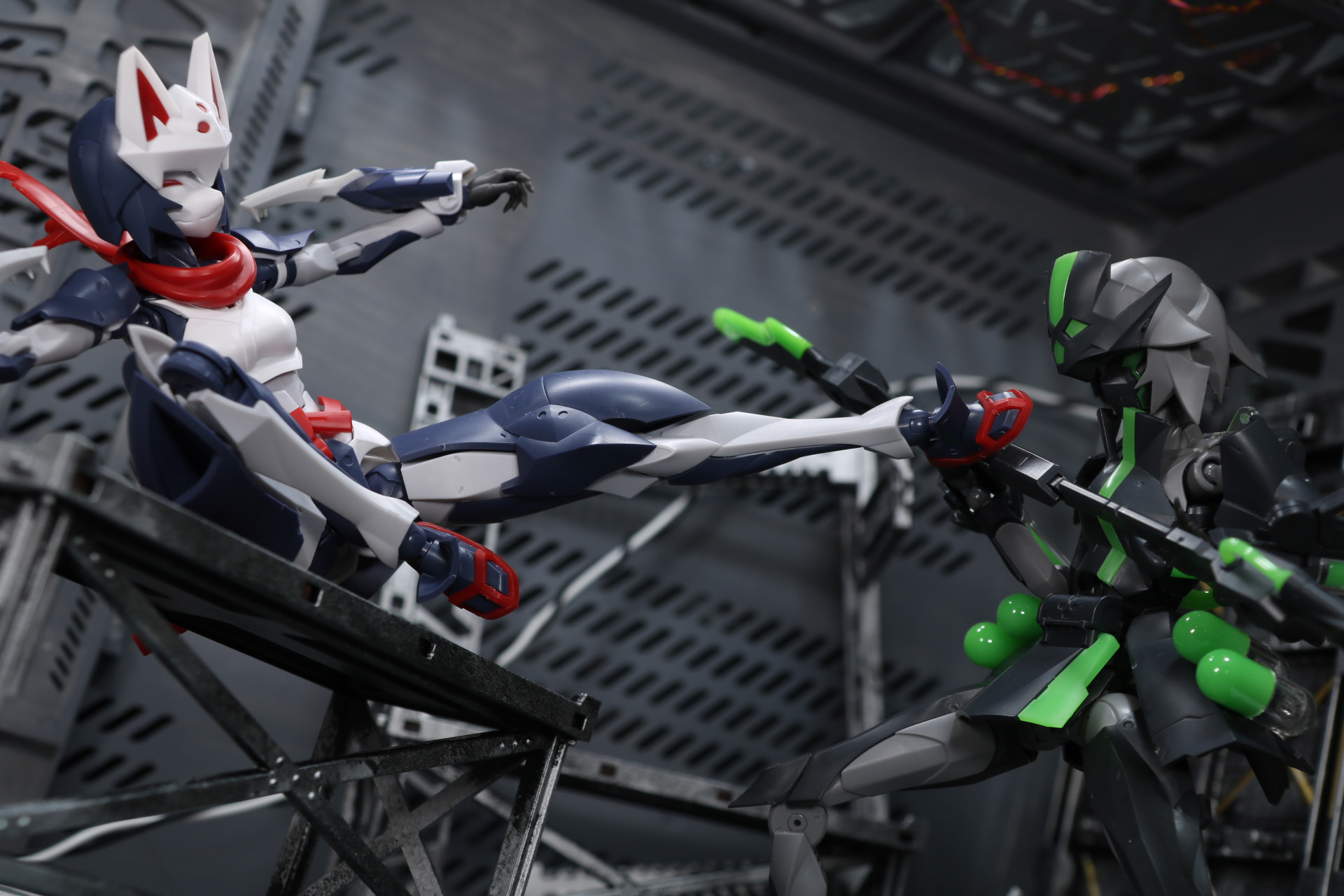 障害物を巧みに使いながら翻弄する