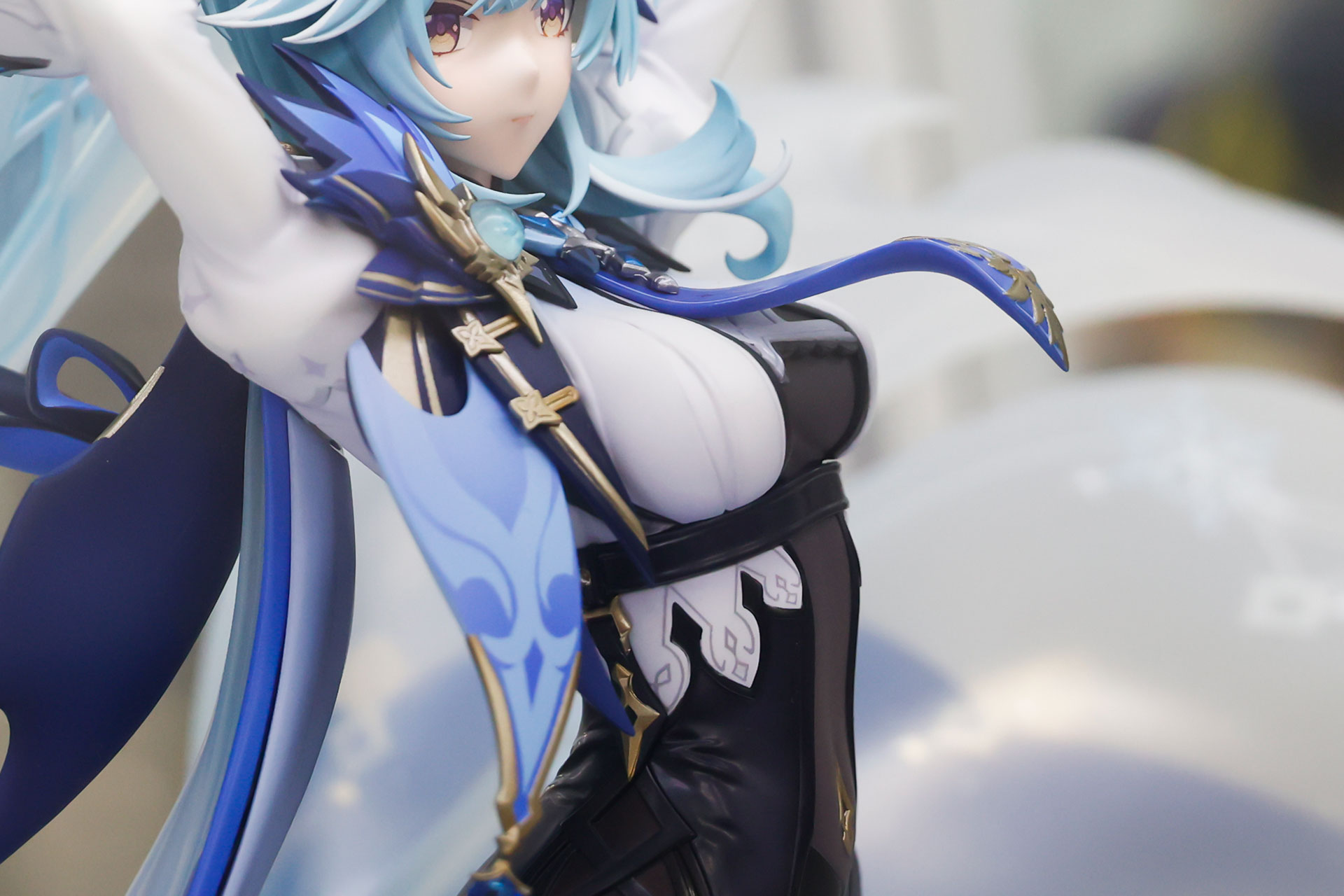 ネクタイは宙に浮いたような状態になっており、躍動感がある