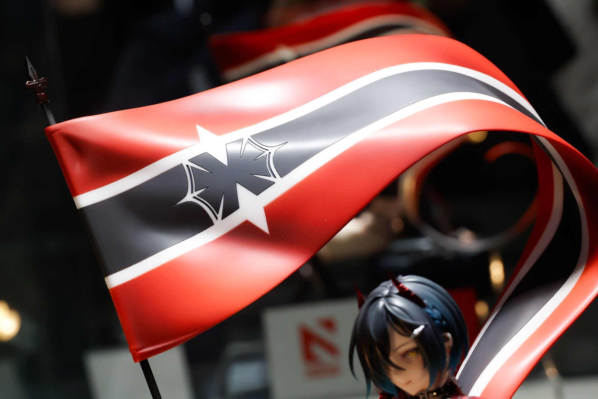 巨大な旗もなかなかのインパクトだ