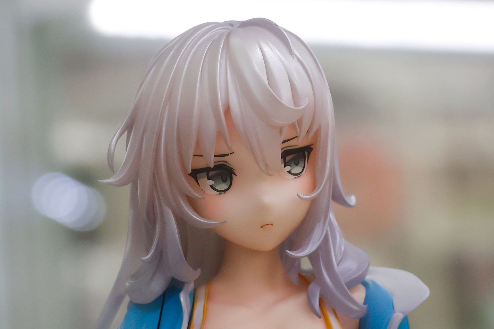 髪は少し乱れ気味だ