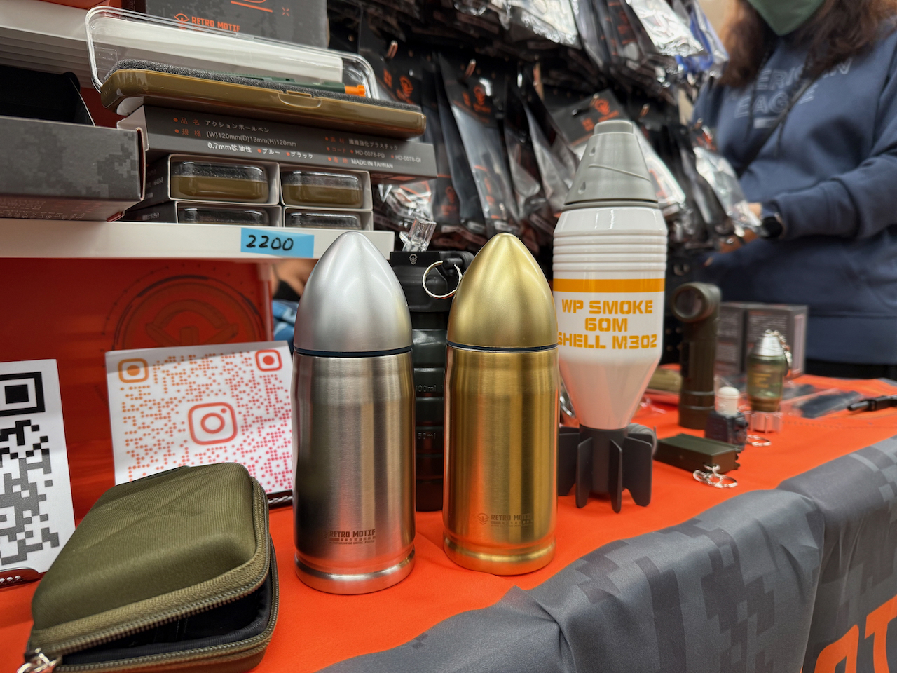 砲弾型の水筒は、多くの人が「欲しい！」と実際に買い求める人もいた