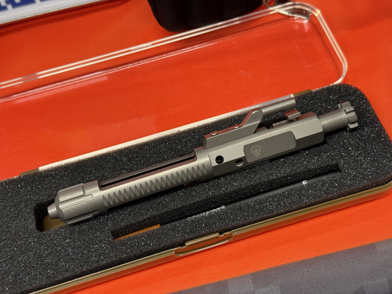 M4（M16）のボルト＋ボルトキャリア（機関部を構成するパーツ）をモチーフにしたボールペン