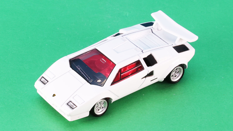 付属する「ランボルギーニ カウンタック LP500S」は2015年10月発売版のホワイトバージョン！