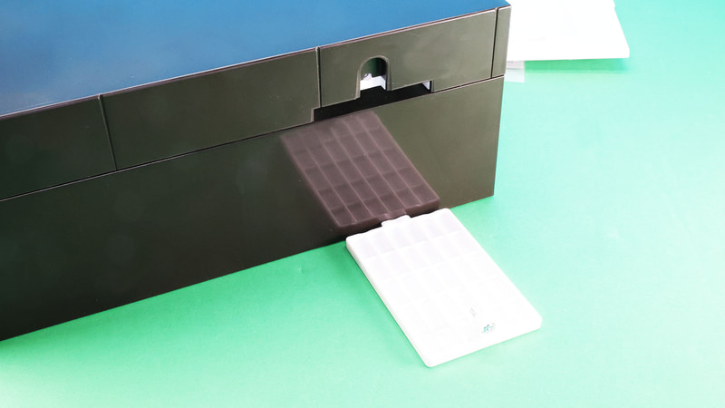 ネジはガレージ本体の背面にあります