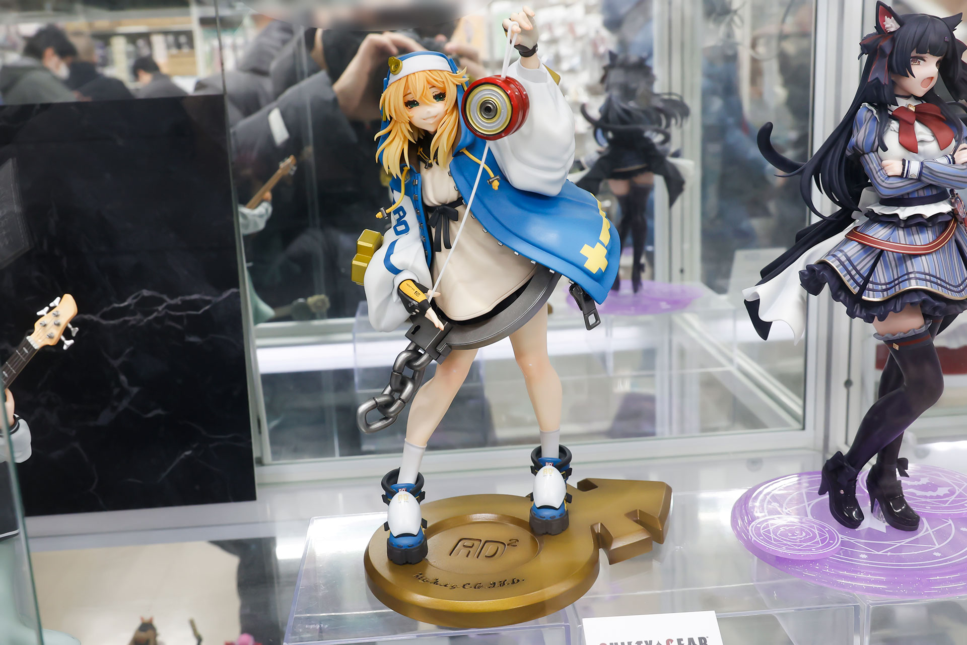 フィギュアの素材はPVCとABSで、全高は約240mmだ