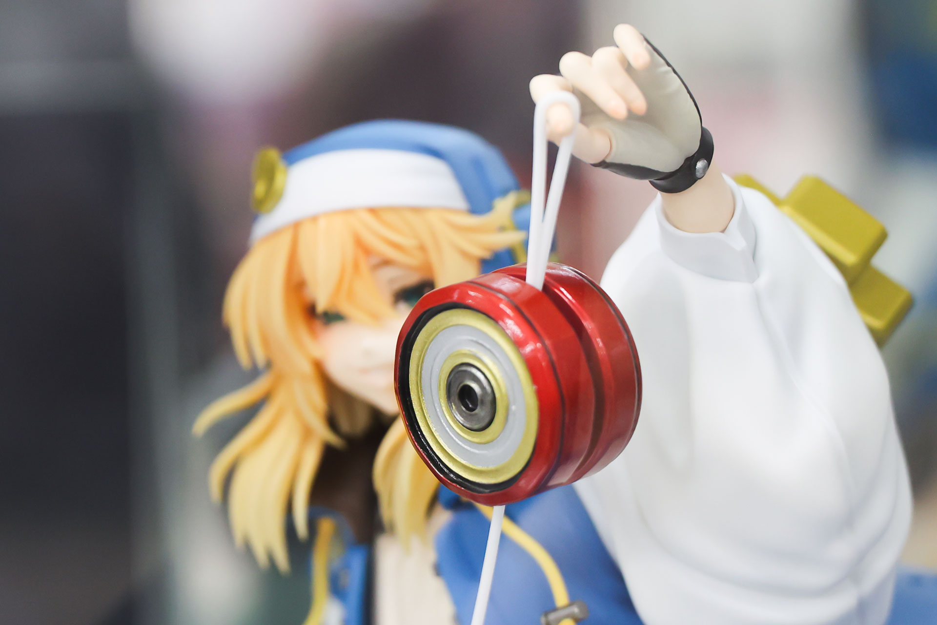 手に持ったYOYOも意外と複雑な形をしている