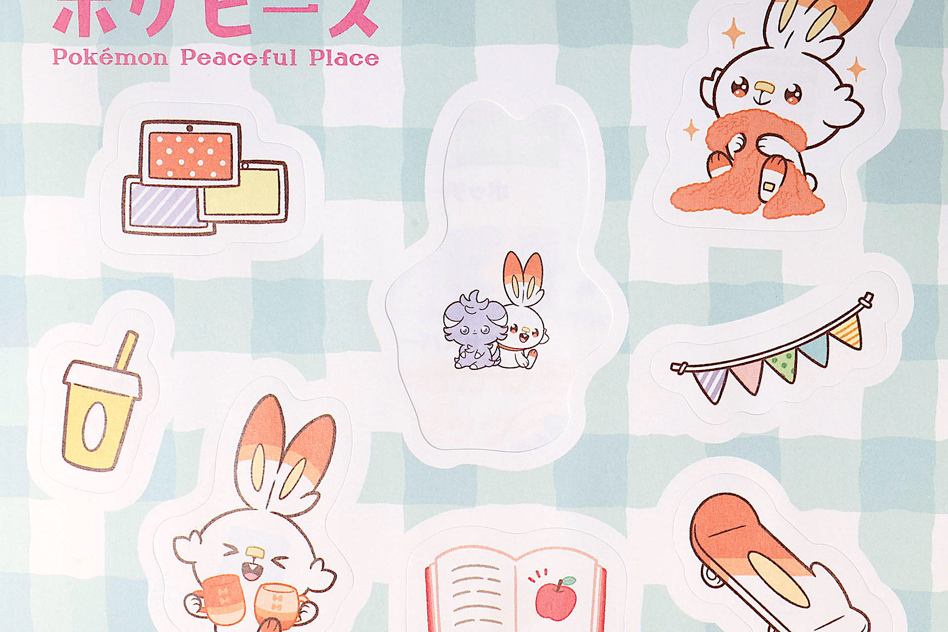 シールを剥がした場所には、ヒバニーとニャスパーが描かれていた