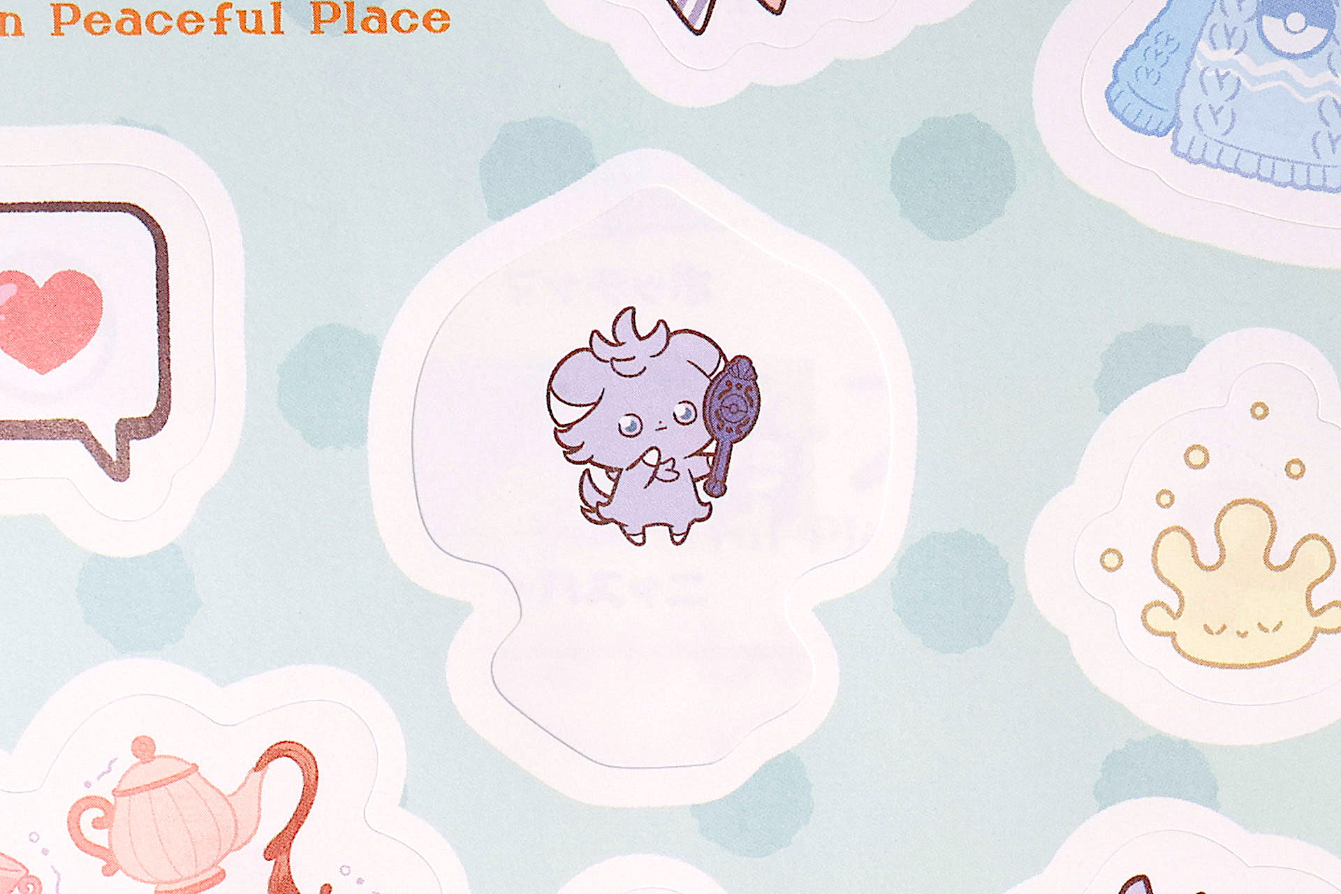 シールを剥がした場所には、手鏡を持ったニャスパーが描かれていた