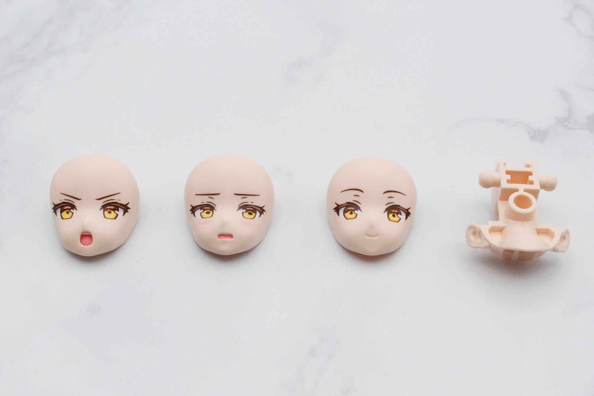 フェイスパーツは3種類。もちろん組み立て後に交換できる