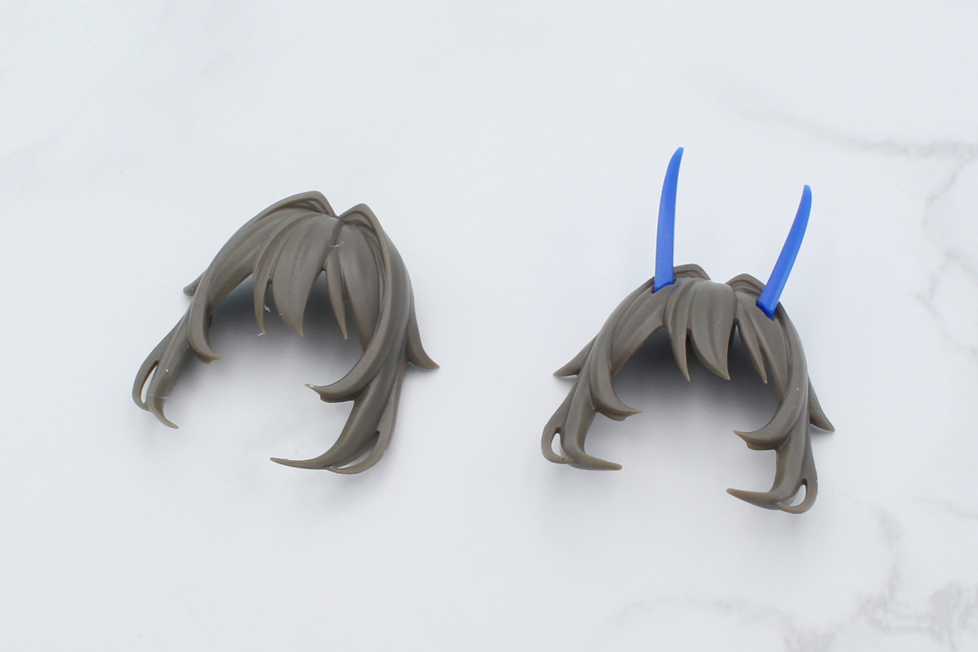 前髪パーツは角があるものとないものの2種類。髪の先端が細いので取り扱い注意