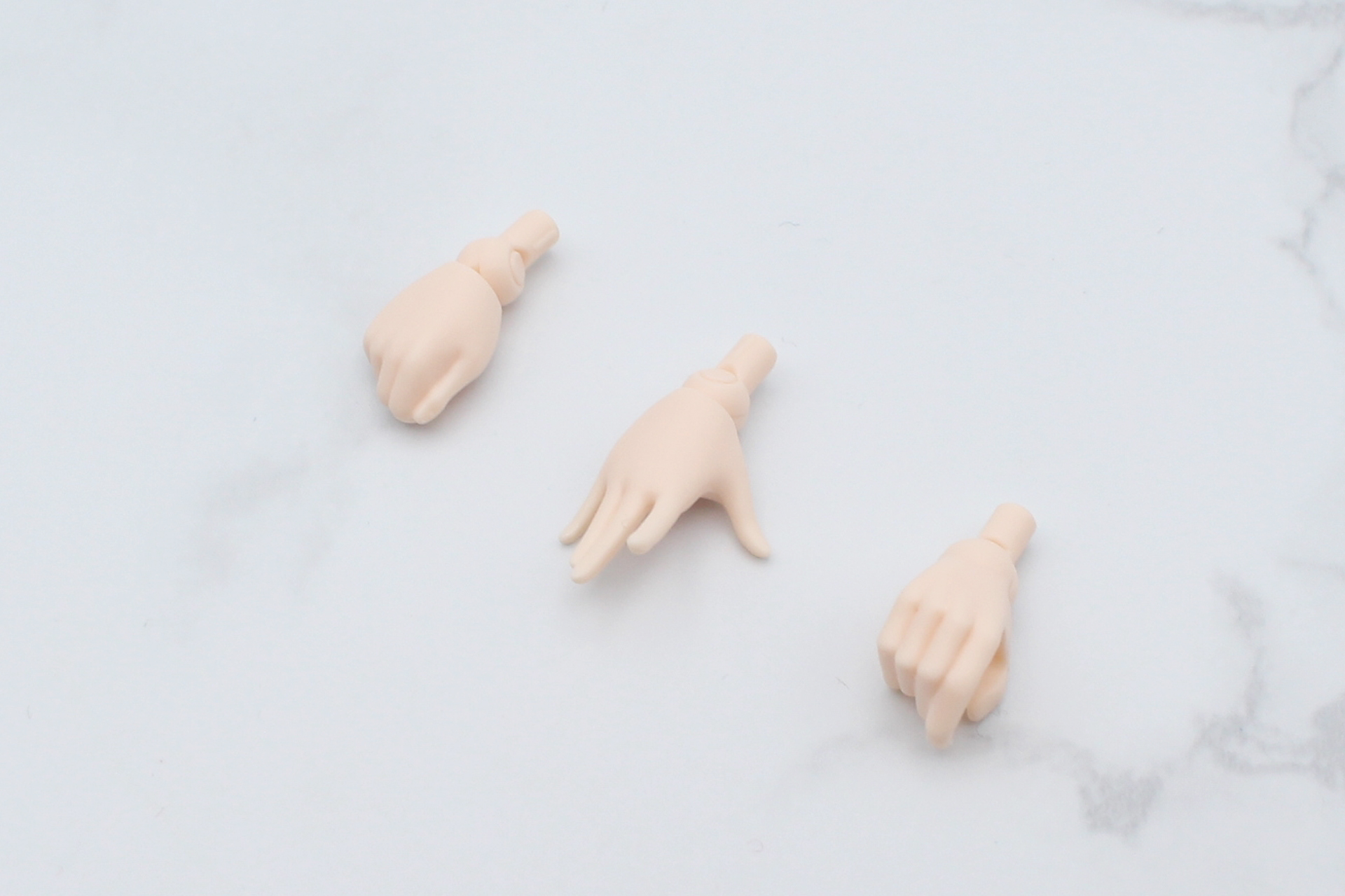 手首パーツの組み立て。3種類を用意