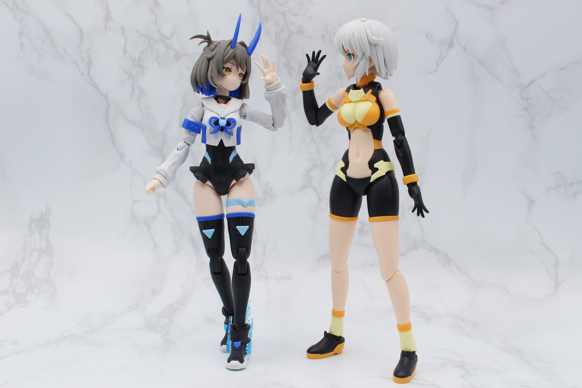 リシェッタ（フリージアウェア）との比較。リシェッタは全高145mm、ソウレイは頭頂高140mmで少し小さいが、角を入れると約10mm身長が高くなる