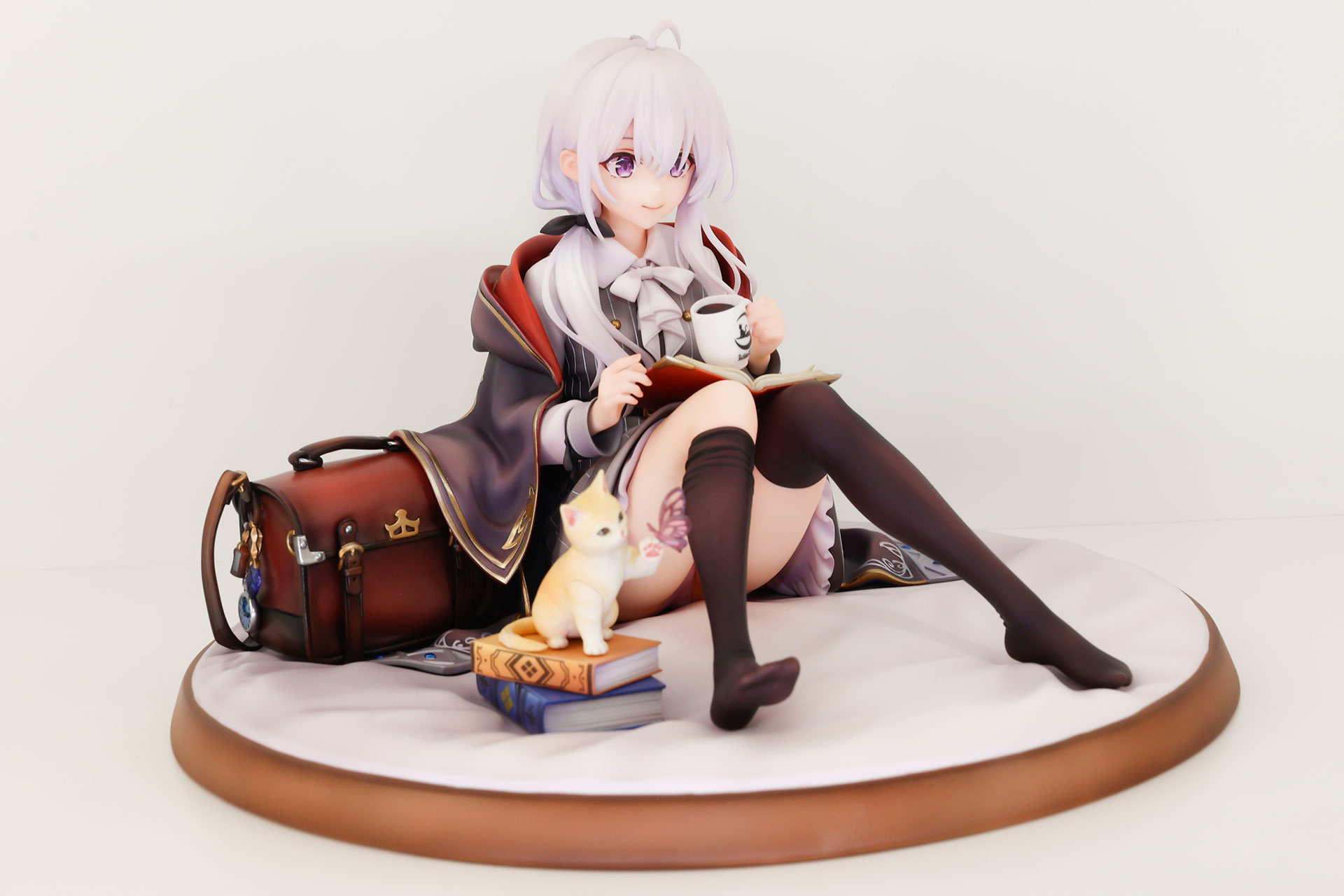 こちらは1/7スケールフィギュアの「魔女の旅々 イレイナ」