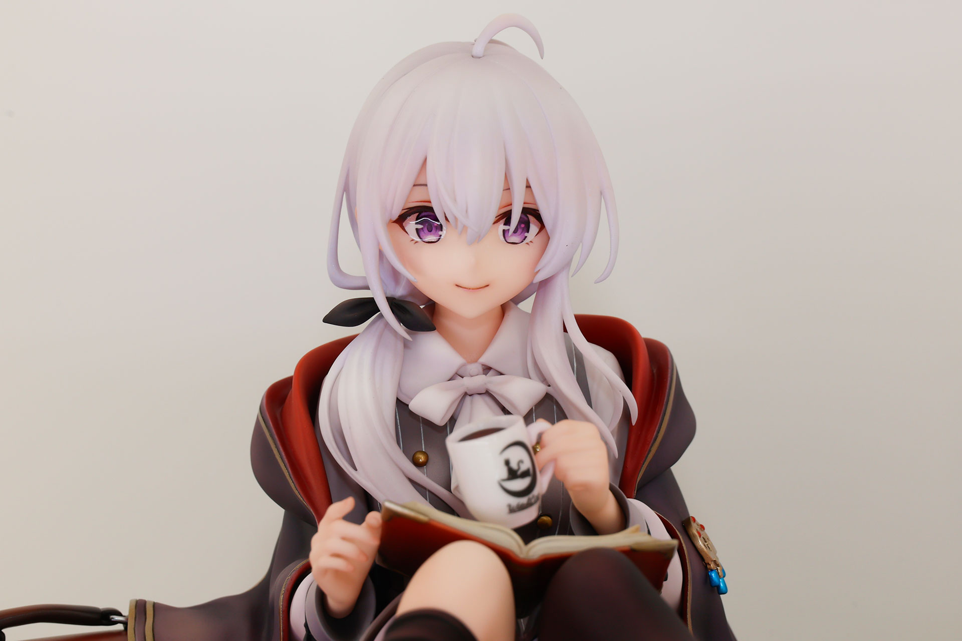 こちらは1/7スケールフィギュアの「魔女の旅々 イレイナ」