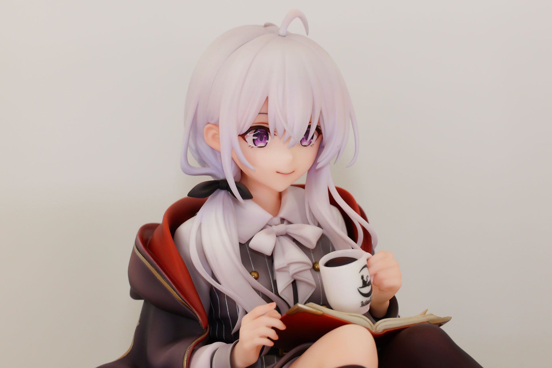 こちらは1/7スケールフィギュアの「魔女の旅々 イレイナ」