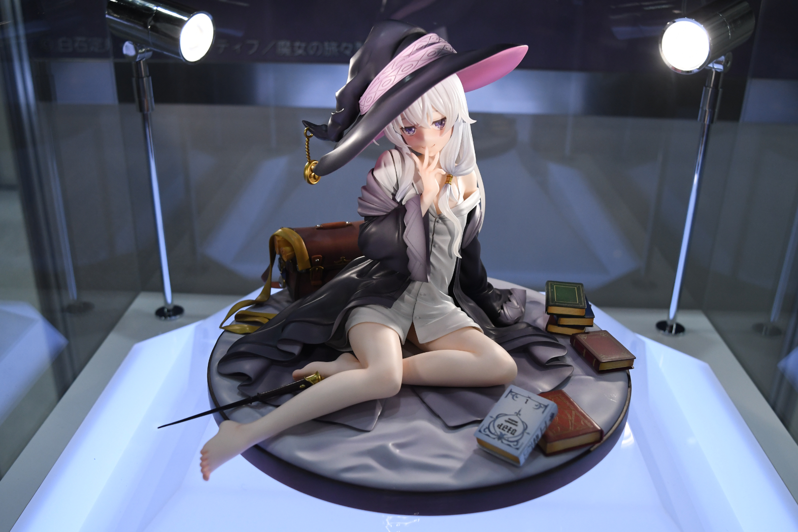 灰色の髪はクリアパーツを使用しており、まさに灰の魔女といったクオリティ