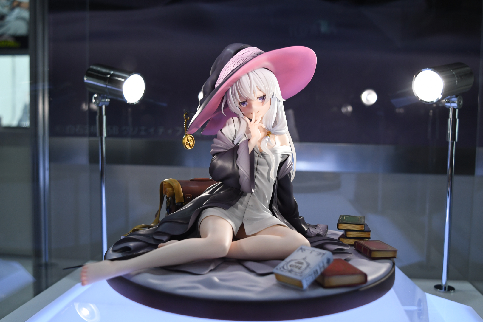 灰色の髪はクリアパーツを使用しており、まさに灰の魔女といったクオリティ