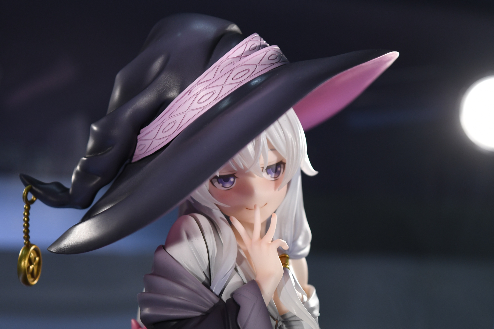 灰色の髪はクリアパーツを使用しており、まさに灰の魔女といったクオリティ