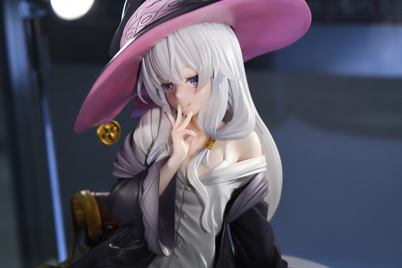 灰色の髪はクリアパーツを使用しており、まさに灰の魔女といったクオリティ