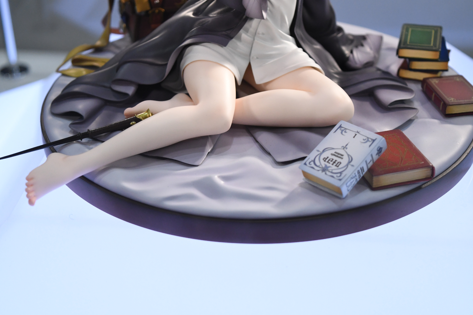 灰色の髪はクリアパーツを使用しており、まさに灰の魔女といったクオリティ