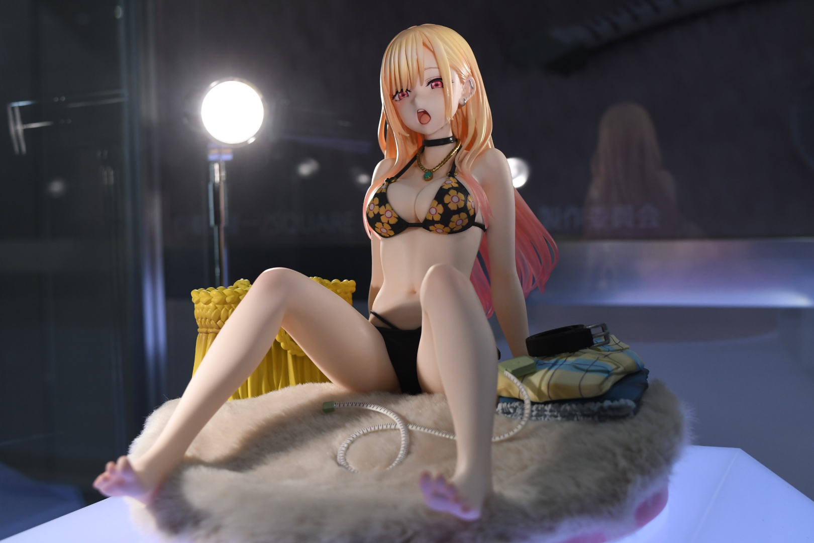 クリアパーツとグラデーション塗装で喜多川海夢の綺麗な髪を見事に再現