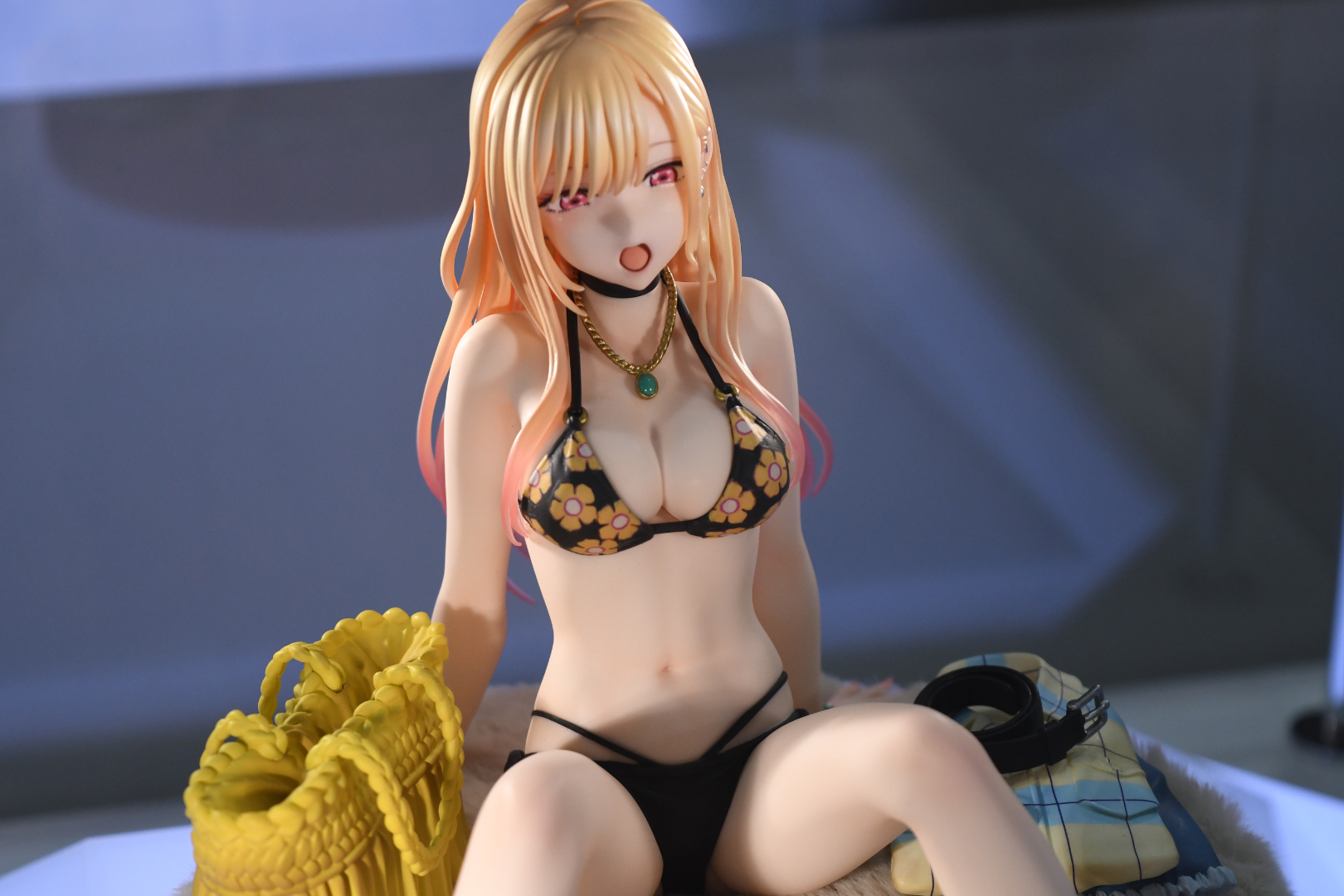 クリアパーツとグラデーション塗装で喜多川海夢の綺麗な髪を見事に再現