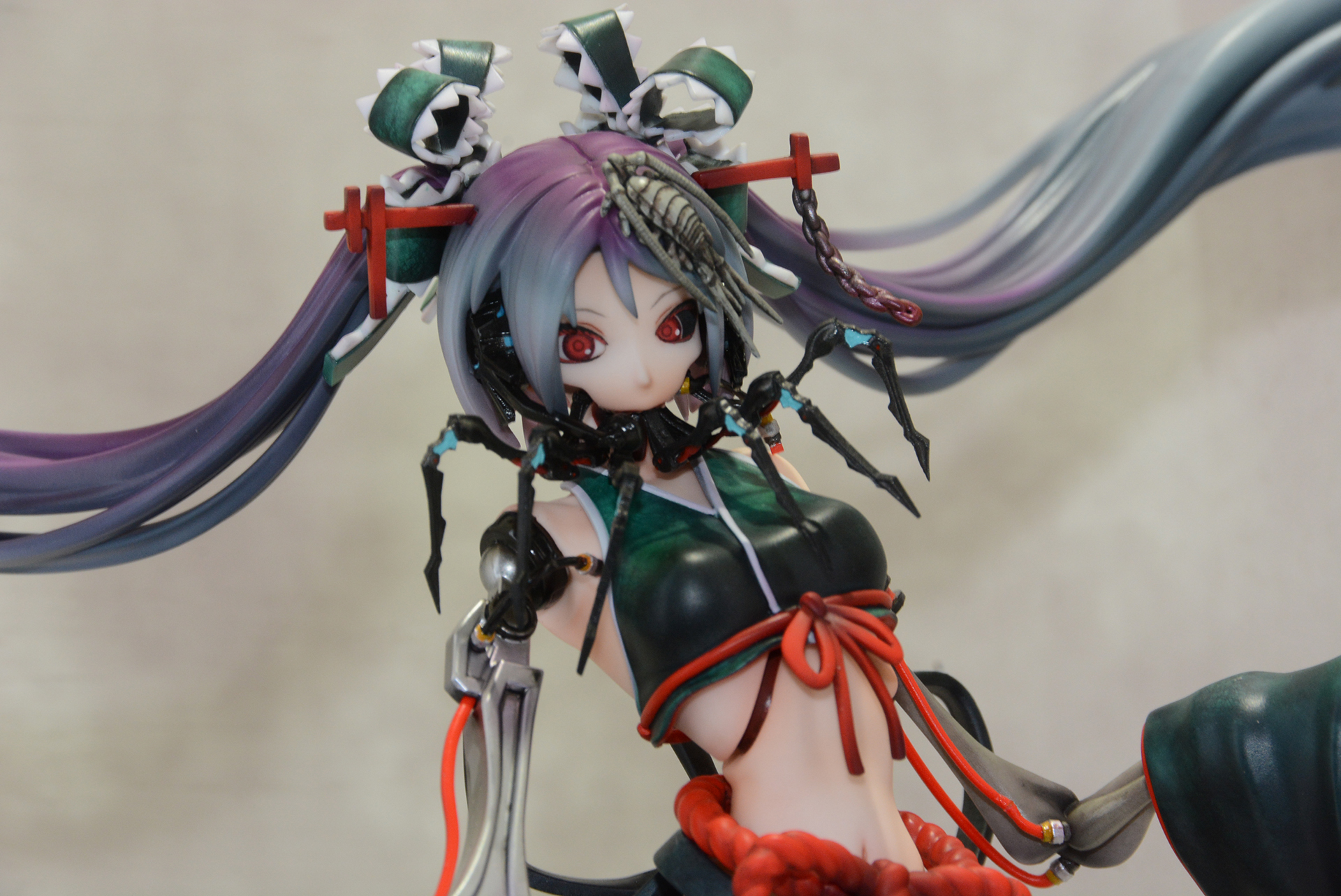 シーエの特徴であるフナムシも確認できる。顎から下の表現も非常に特徴的で、ディテールを確認したくなる