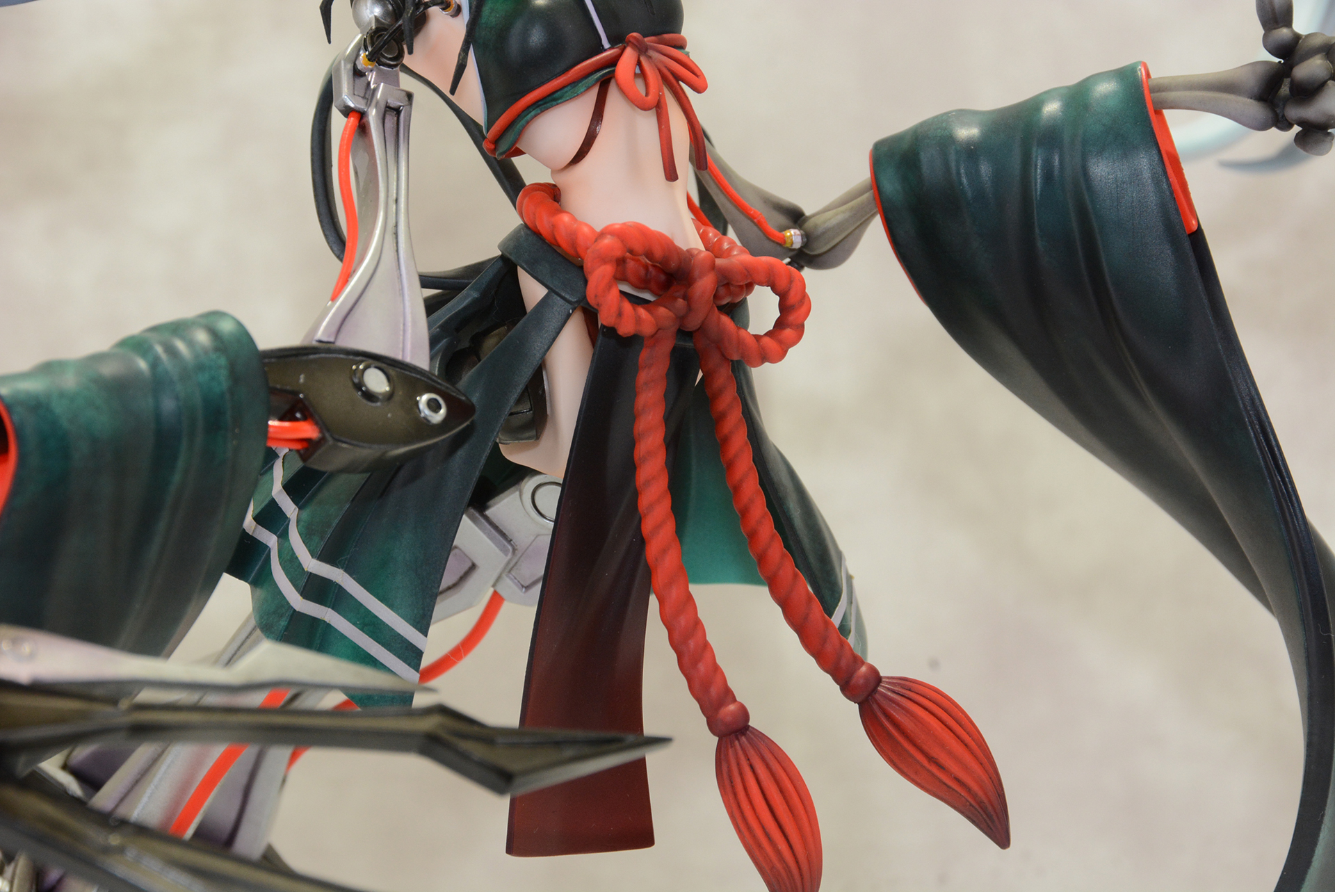 造形と塗装で布の柔らかさも表現