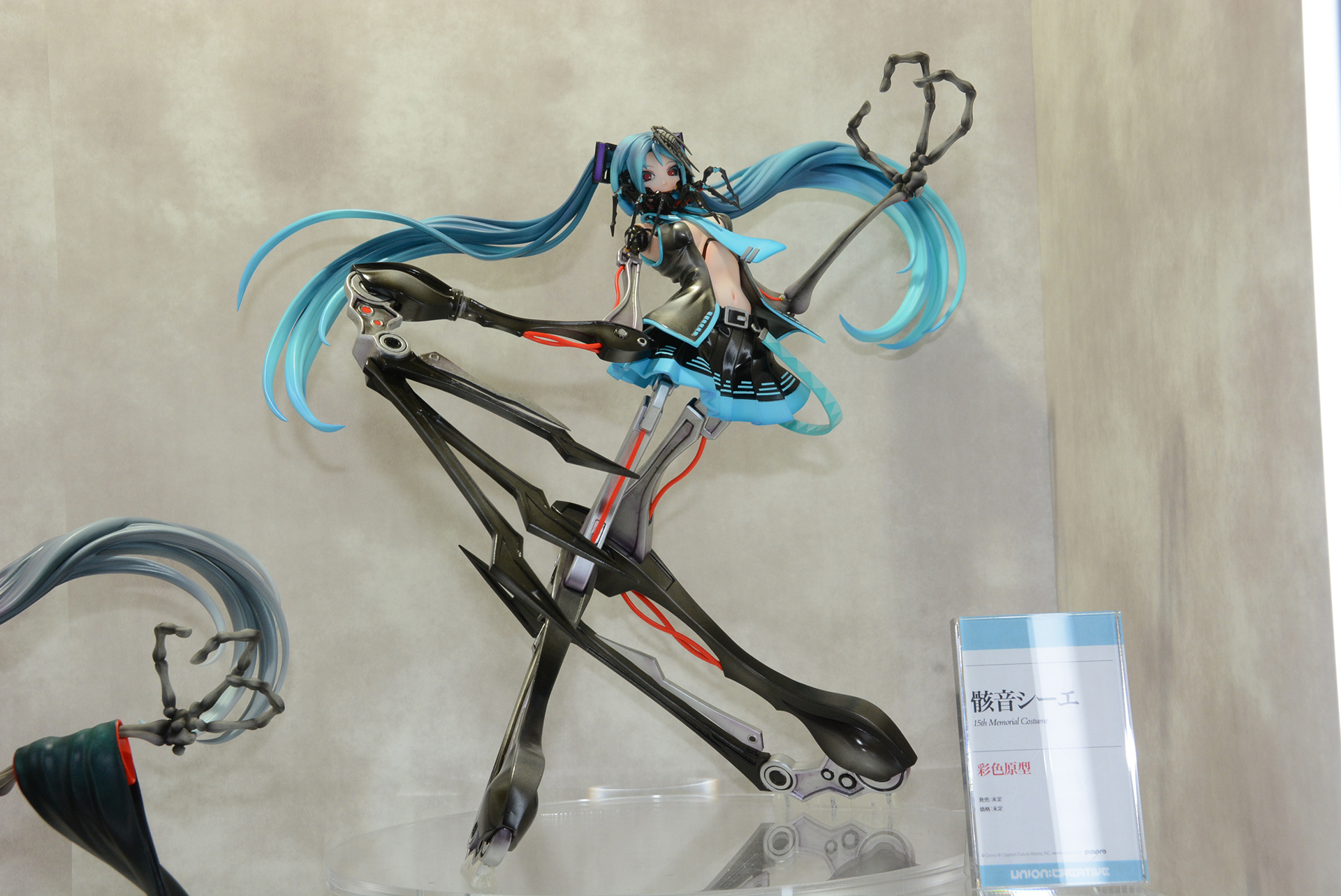 「クリプトン公認VOCALOID亜種」として「骸骨シーエ」もフィギュア化される