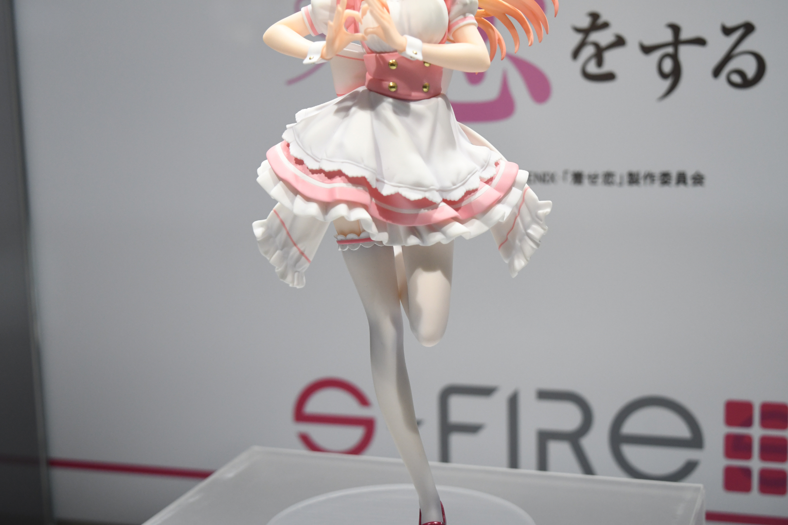 ギャルな見た目にピンクのメイド衣装というアンバランス感も良い味が出ている