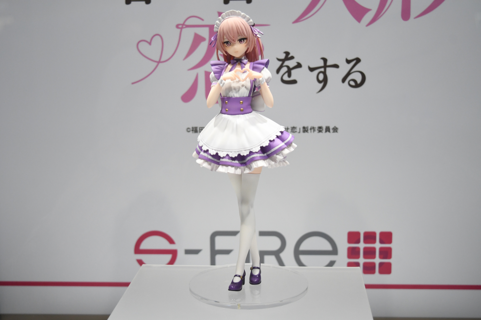 人気コスプレイヤーだけに、メイド衣装も様になっている