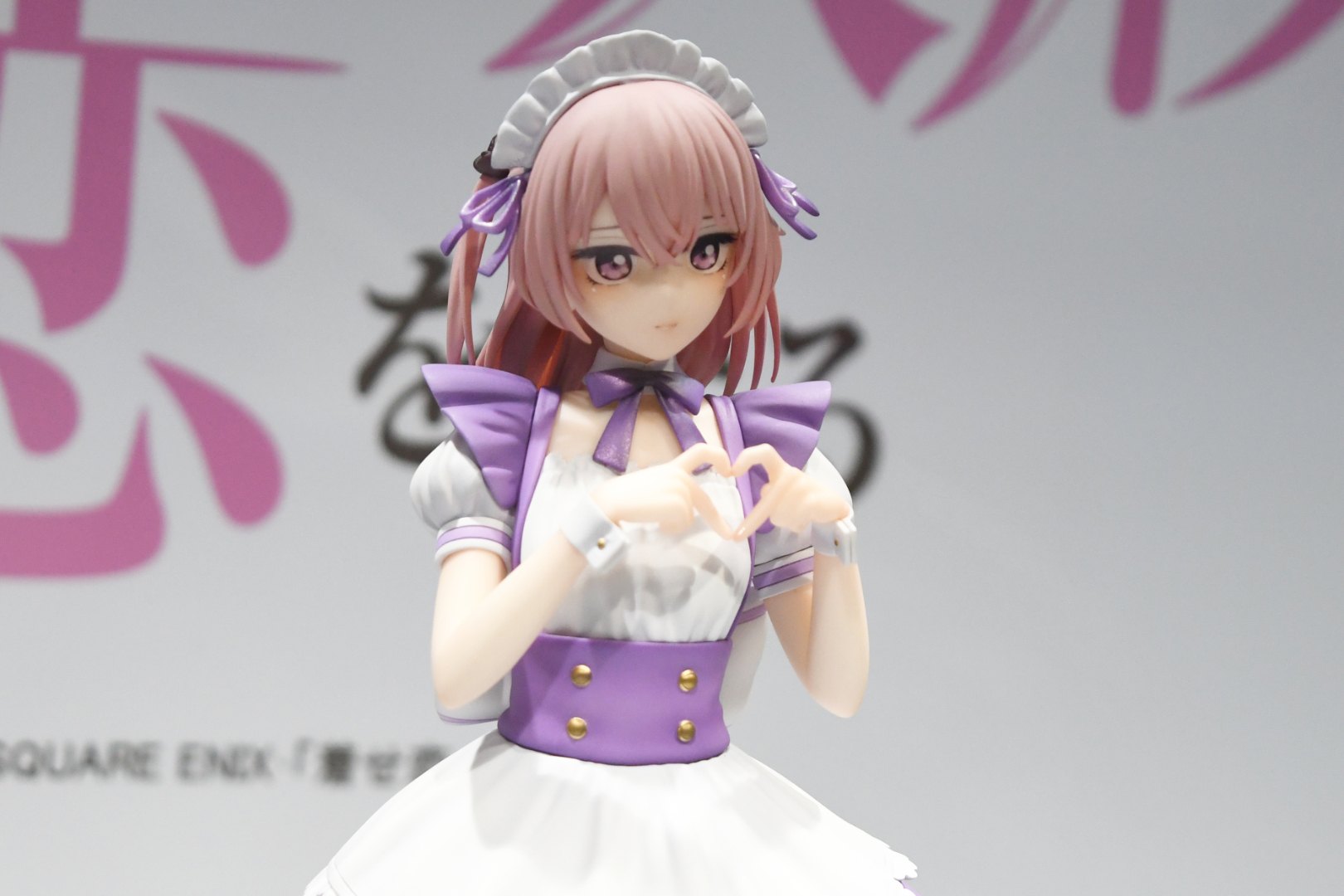 人気コスプレイヤーだけに、メイド衣装も様になっている