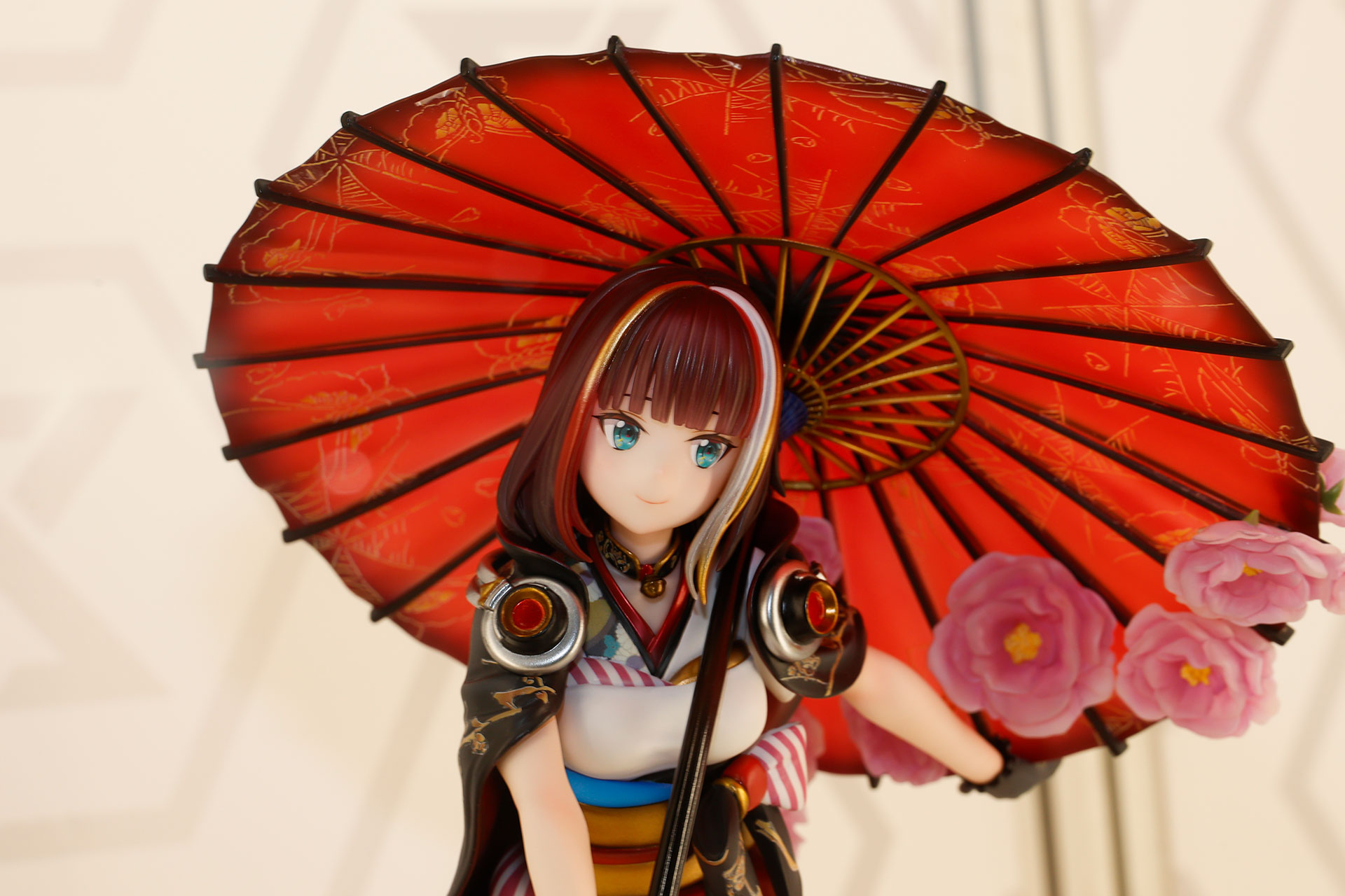 2025年9月に発売される1/7スケールフィギュアの「緋傘と牡丹 DX版」