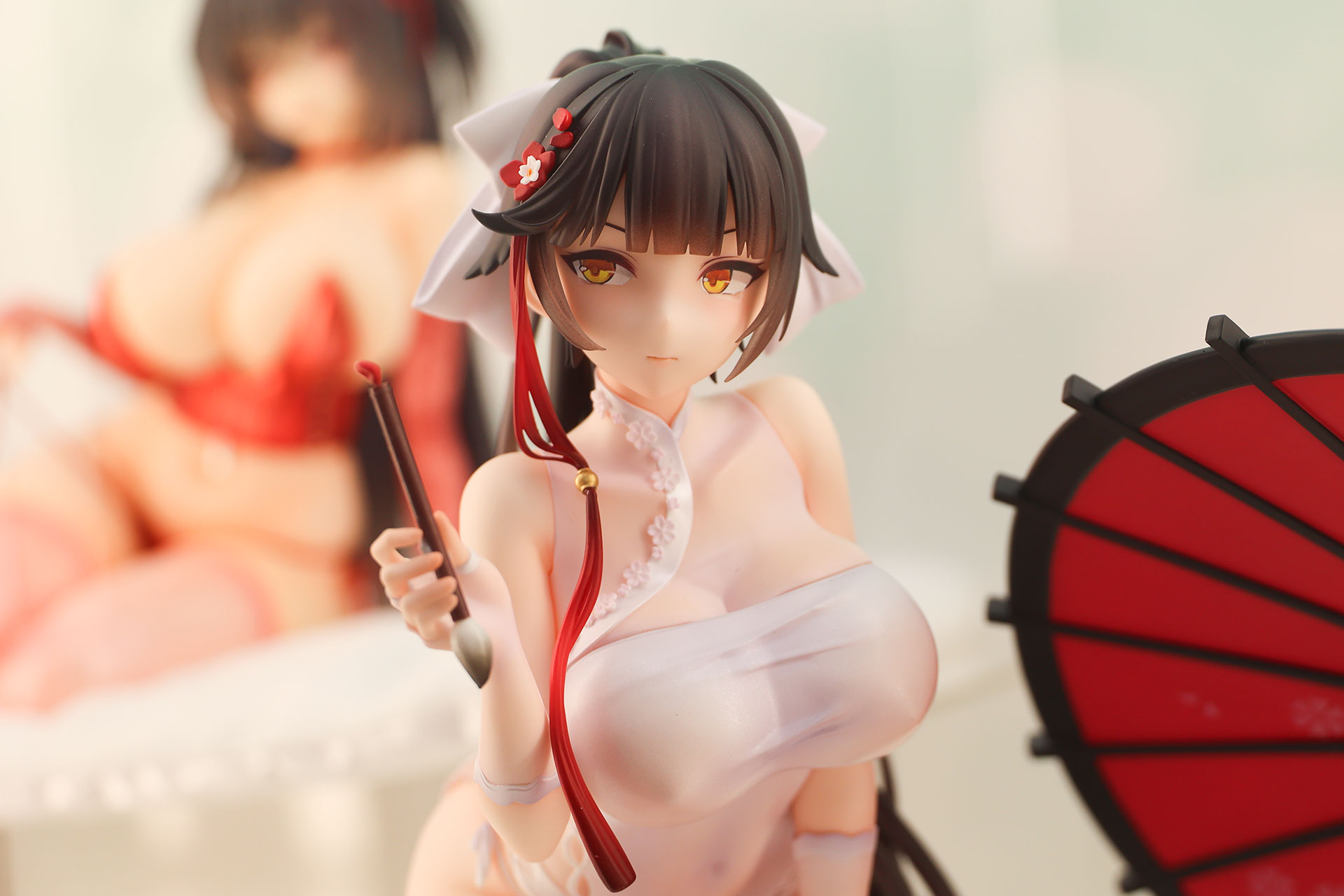 2025年8月に発売される1/4スケールフィギュアの「アズールレーン 高雄 春の習い ver.」。こちらはデコマスだ