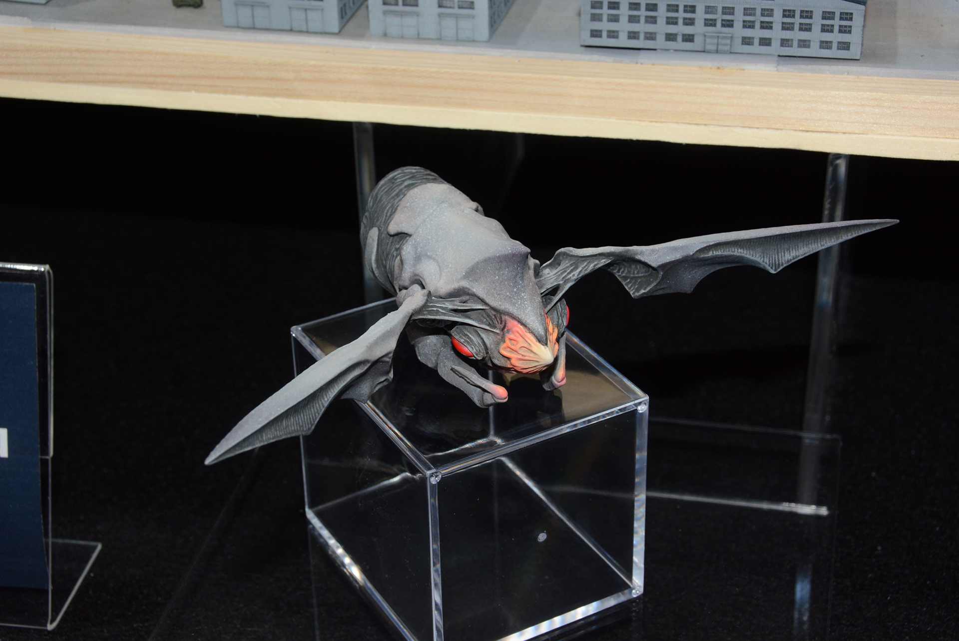 展開した頭部パーツも付属