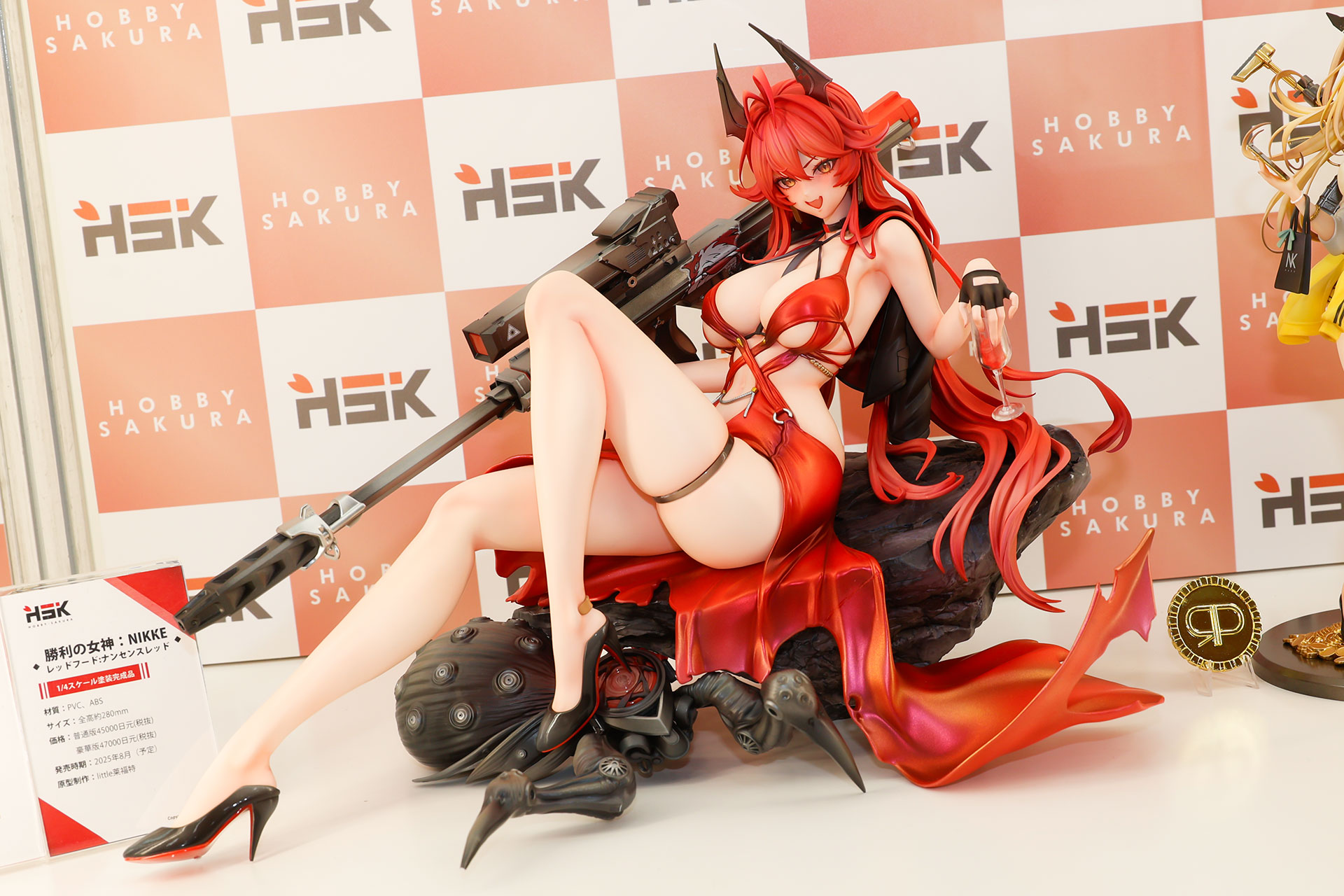 2025年8月に発売される1/4スケールフィギュアの「勝利の女神：NIKKE レッドフード：ナンセンスレッド」