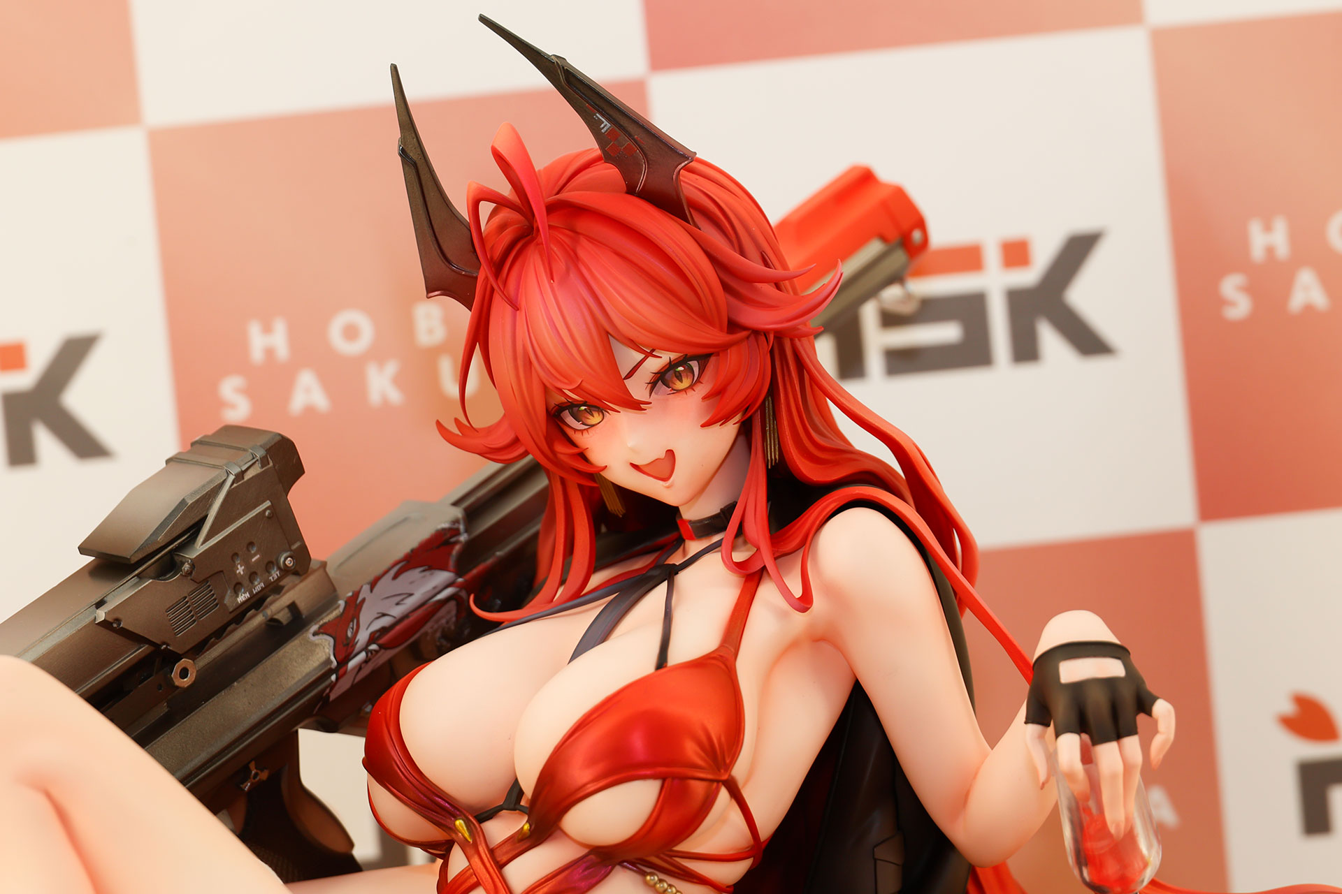 2025年8月に発売される1/4スケールフィギュアの「勝利の女神：NIKKE レッドフード：ナンセンスレッド」