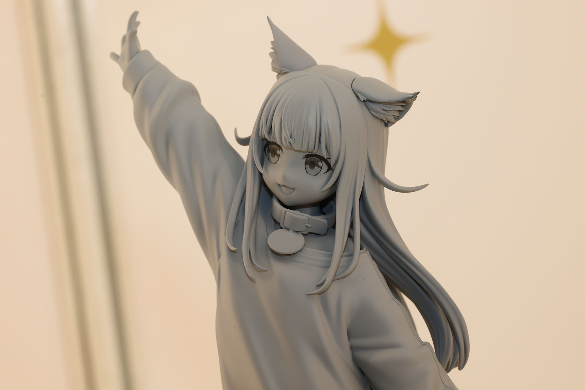 原型が初公開された「『うちのねこが女の子でかわいい』1/6スケールフィギュア「きなこ」～あそんでVer.～」