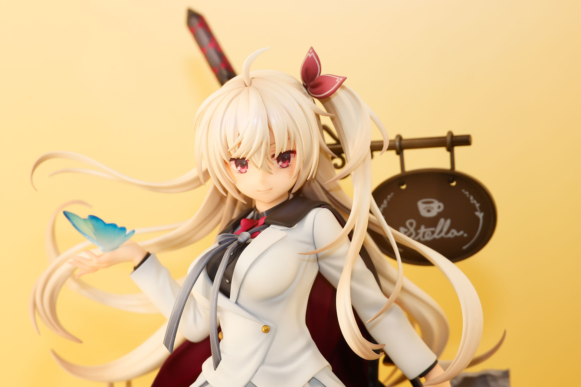 1/7スケールフィギュアの「喫茶ステラと死神の蝶 明月栞那」はデコマスが展示