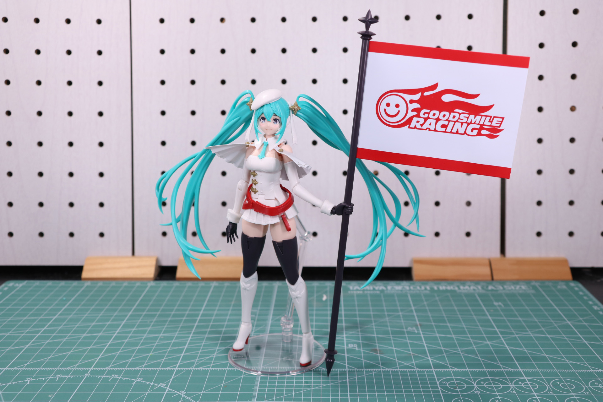 「PLAMATEA レーシングミク 2023Ver.」仮組