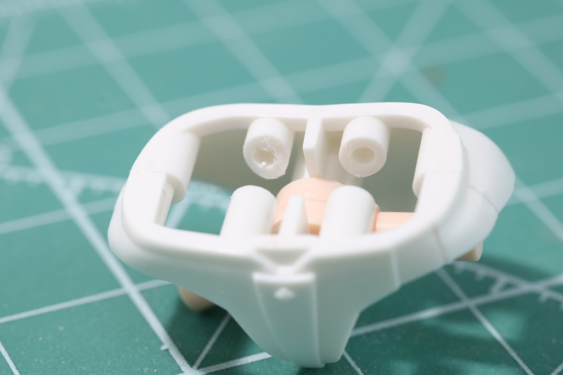 パンツの内側にある円筒を切って後はめしやすい形にする